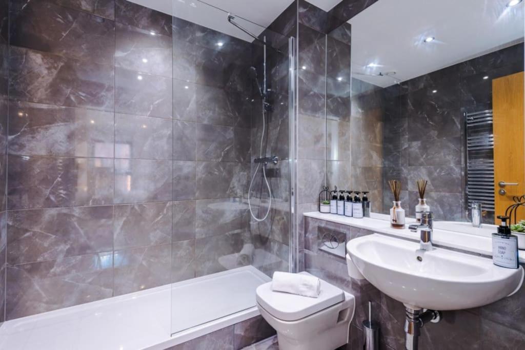 Windmill Suite- Modern 2 Bed 2 Bath With Concierge Perfect For Leisure, Business And Contractor By Dreamluxe *