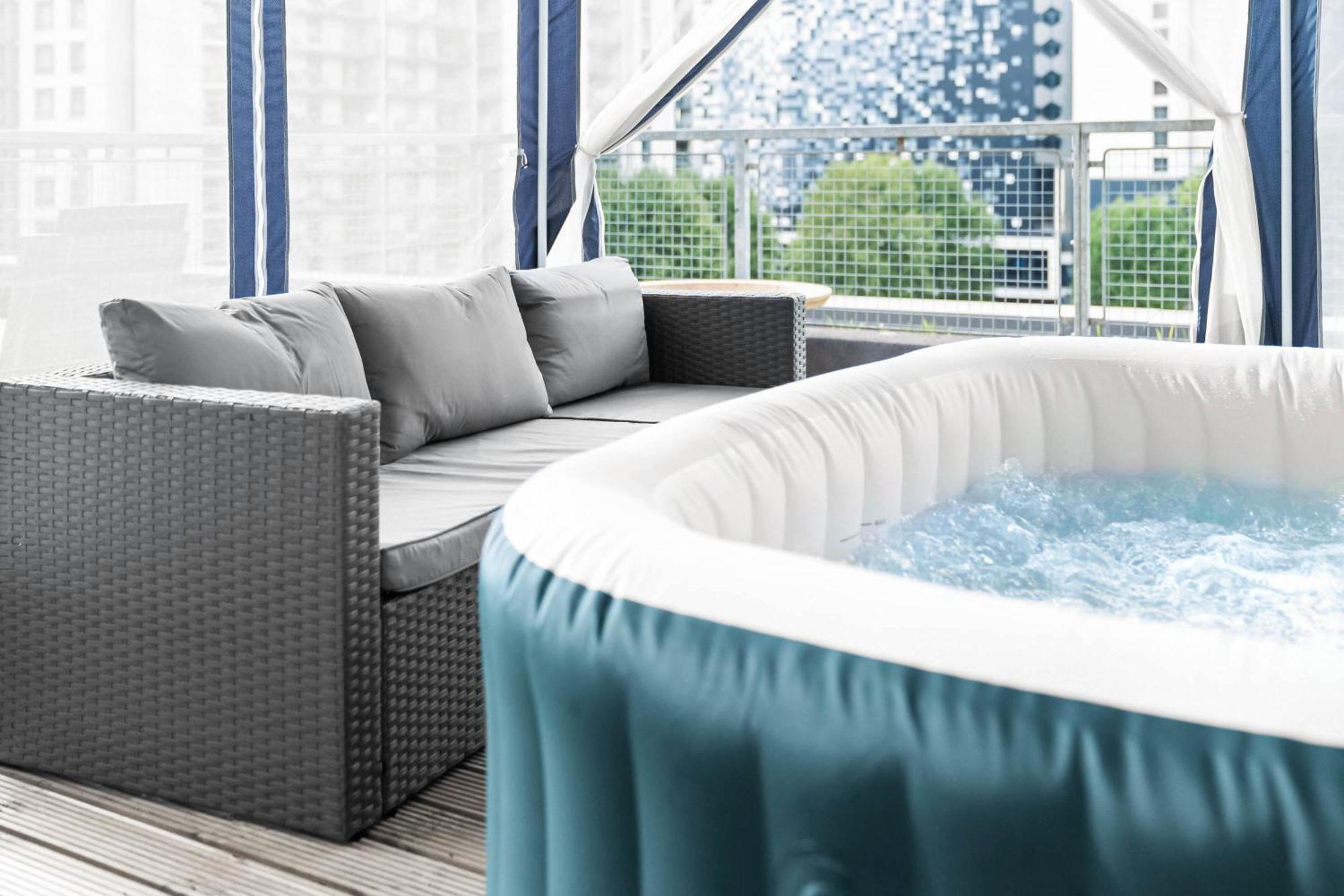 Apartment Luxury 3 Bedroom Penthouse - City Centre - Terrace - Hot Tub - Gym - 21mb