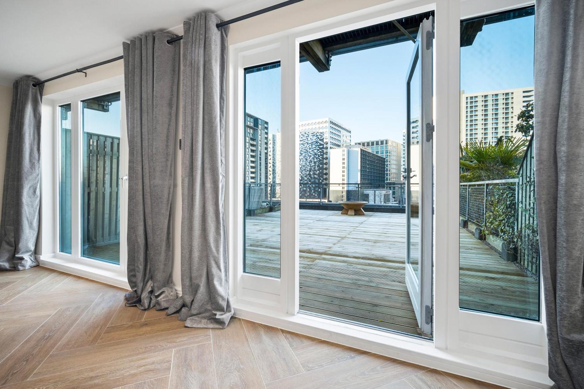 Apartment Luxury 3 Bedroom Penthouse - City Centre - Terrace - Hot Tub - Gym - 21mb