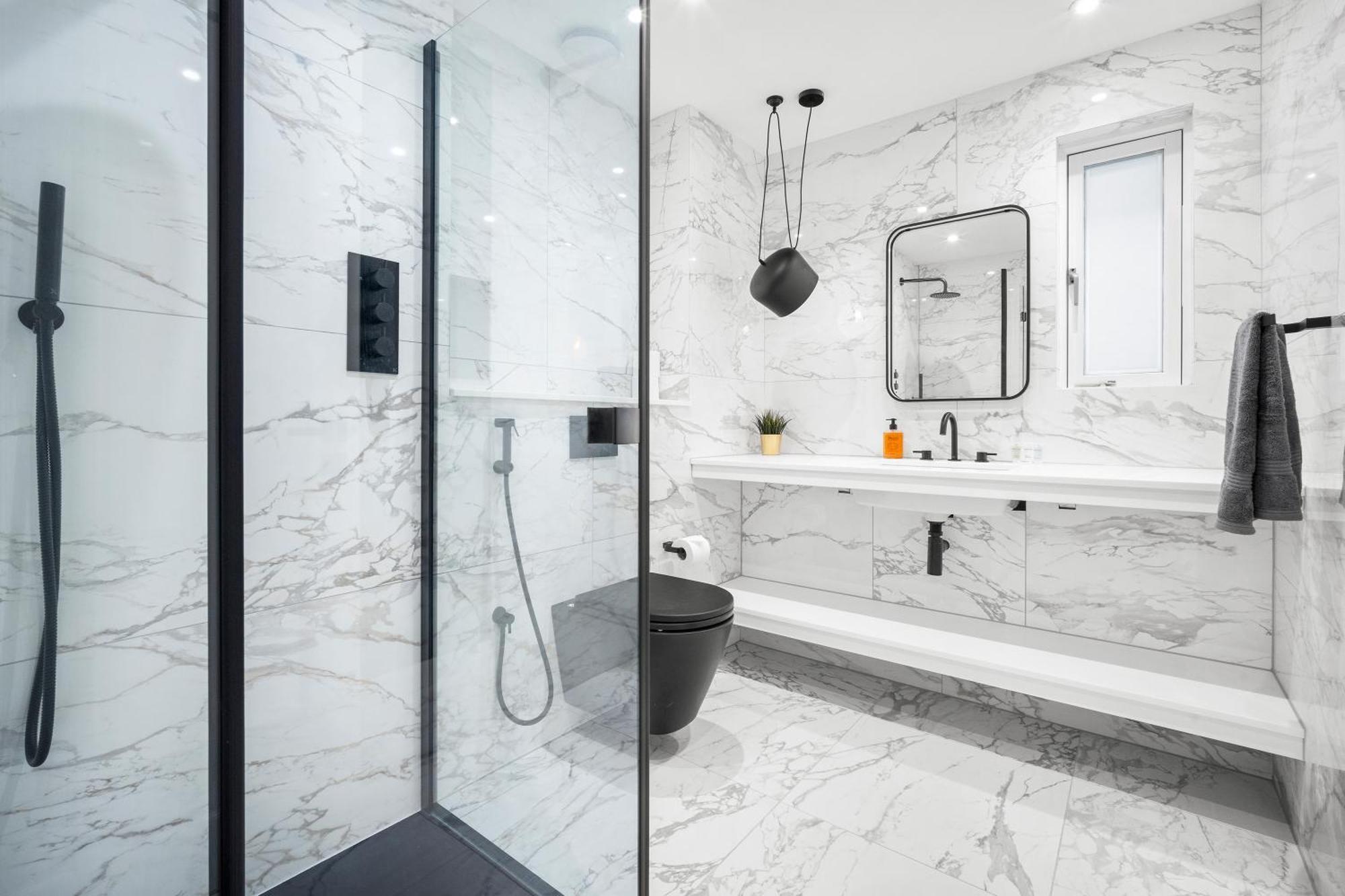 Luxury 3 Bedroom Penthouse - City Centre - Terrace - Hot Tub - Gym - 21mb Birmingham