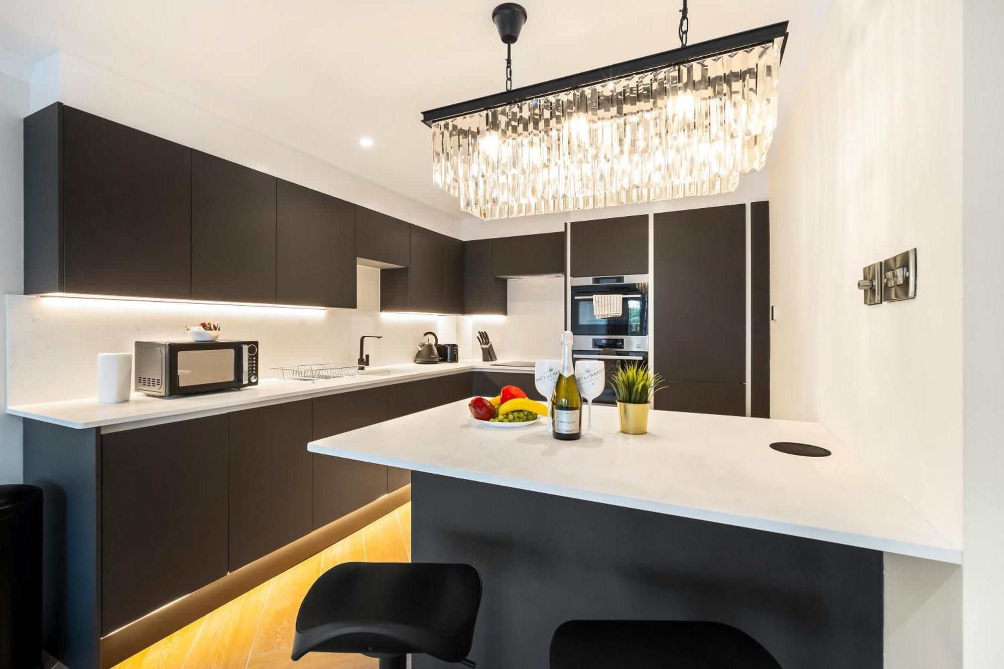 Apartment Luxury 3 Bedroom Penthouse - City Centre - Terrace - Hot Tub - Gym - 21mb *