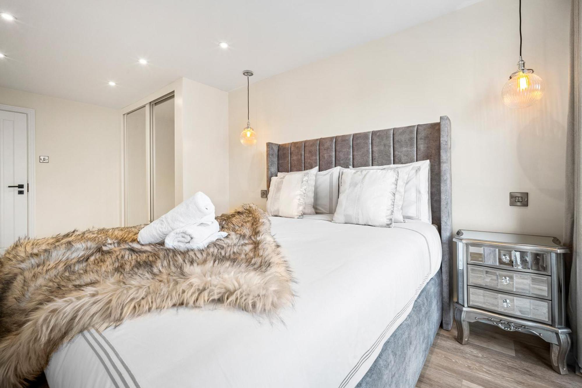 Apartment Luxury 3 Bedroom Penthouse - City Centre - Terrace - Hot Tub - Gym - 21mb