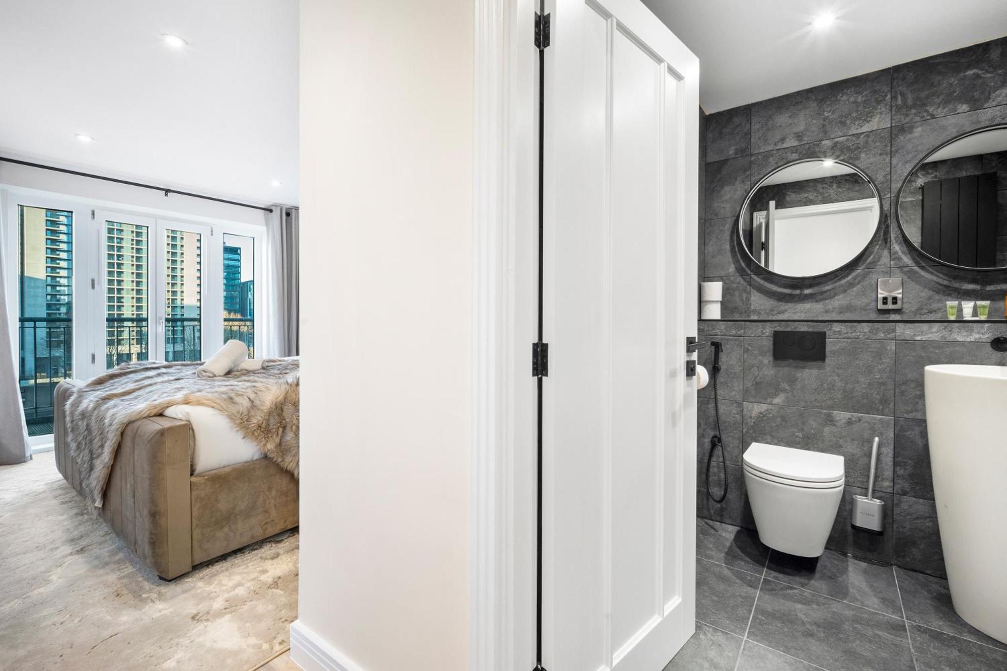 Luxury 3 Bedroom Penthouse - City Centre - Terrace - Hot Tub - Gym - 21mb *