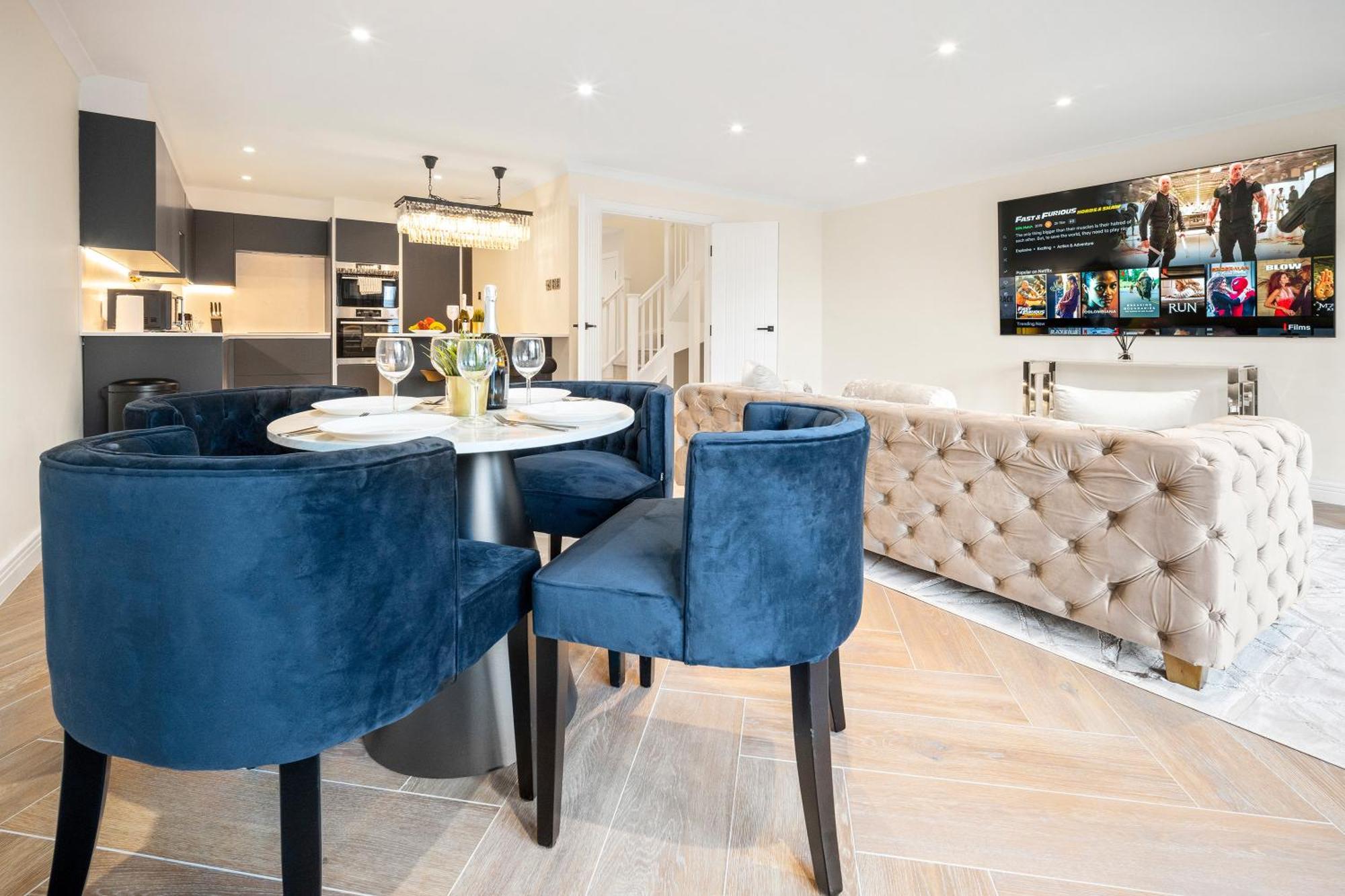 Luxury 3 Bedroom Penthouse - City Centre - Terrace - Hot Tub - Gym - 21mb * Birmingham
