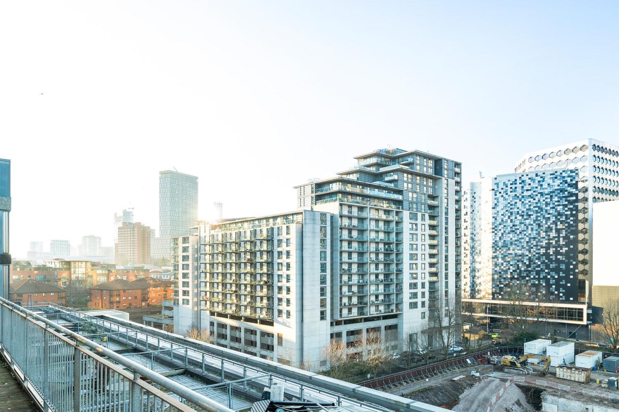 Apartment Luxury 3 Bedroom Penthouse - City Centre - Terrace - Hot Tub - Gym - 21mb *