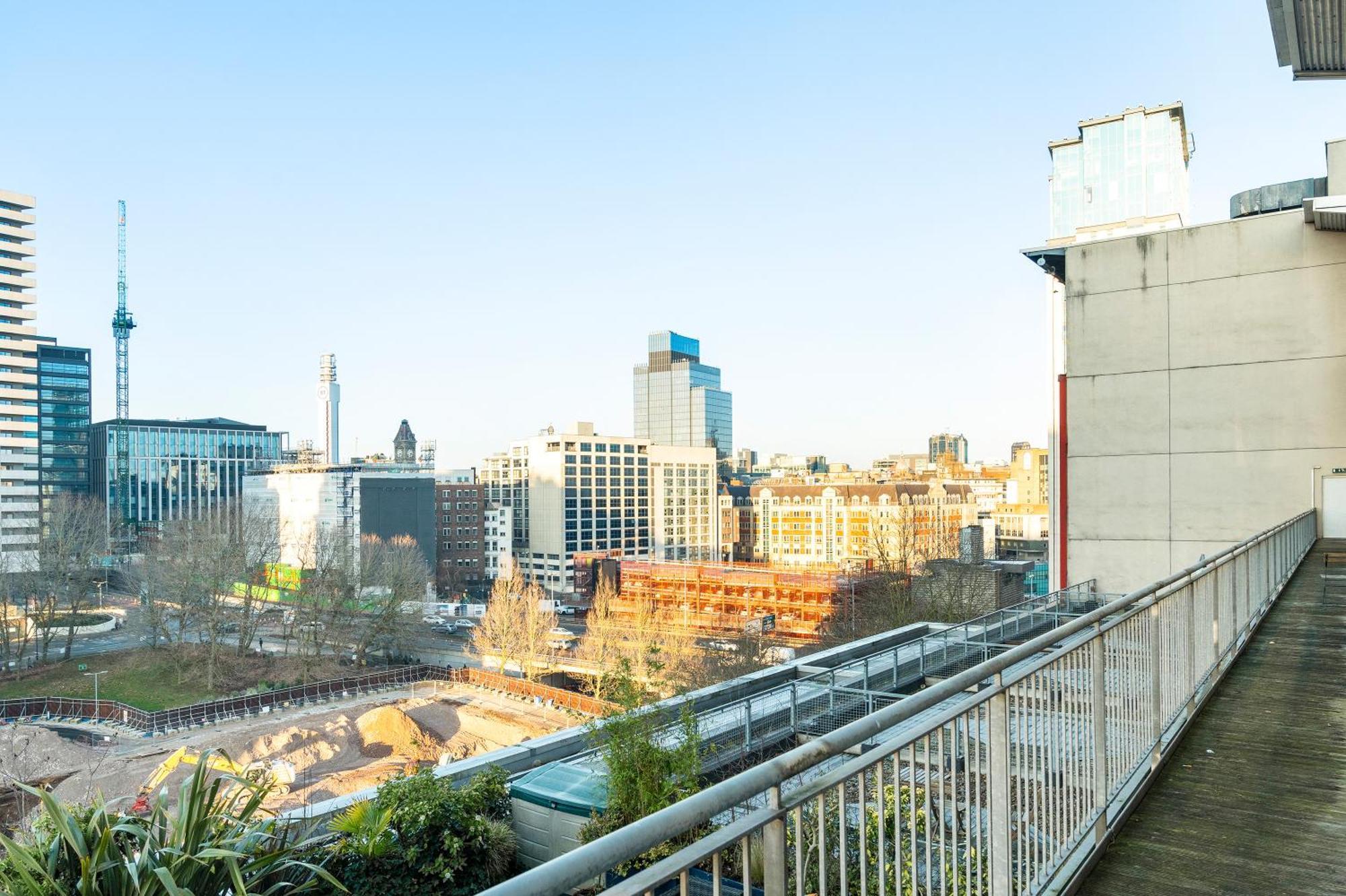Luxury 3 Bedroom Penthouse - City Centre - Terrace - Hot Tub - Gym - 21mb Birmingham