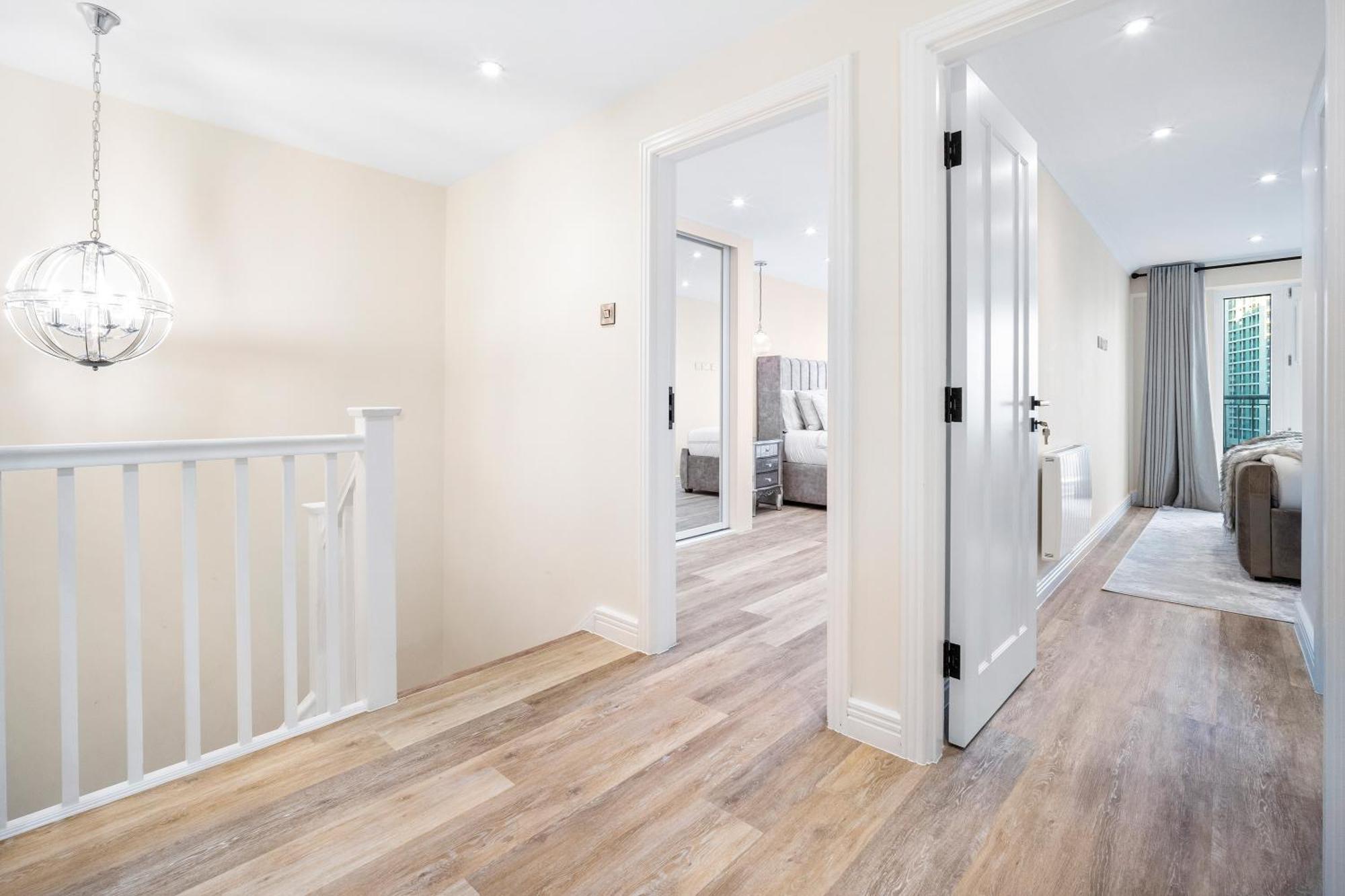 Luxury 3 Bedroom Penthouse - City Centre - Terrace - Hot Tub - Gym - 21mb Apartment *