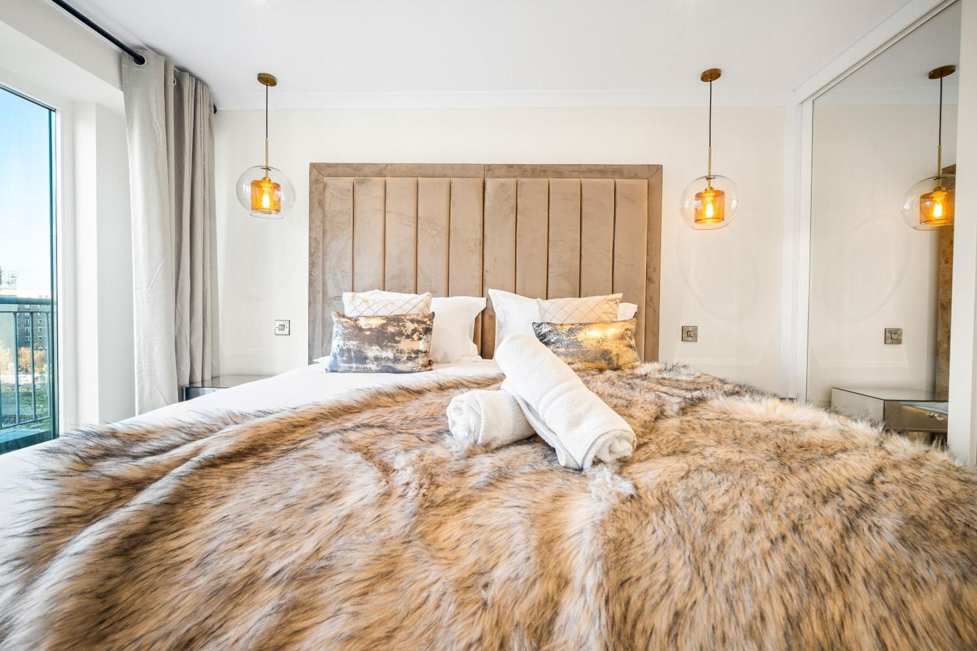 Apartment Luxury 3 Bedroom Penthouse - City Centre - Terrace - Hot Tub - Gym - 21mb