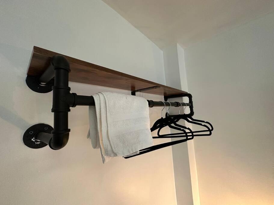 Apartment Cosy Retreat: Near Attractions & Comfortable!