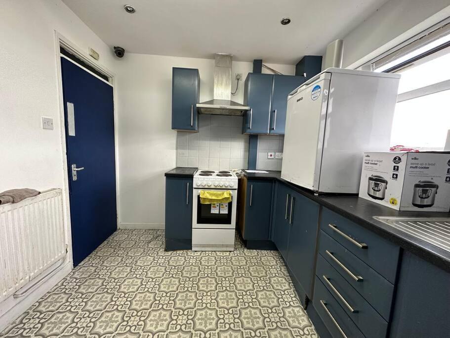 Apartment Cosy Retreat: Near Attractions & Comfortable!
