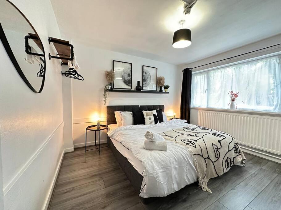 Cosy Retreat: Near Attractions & Comfortable! Apartment *