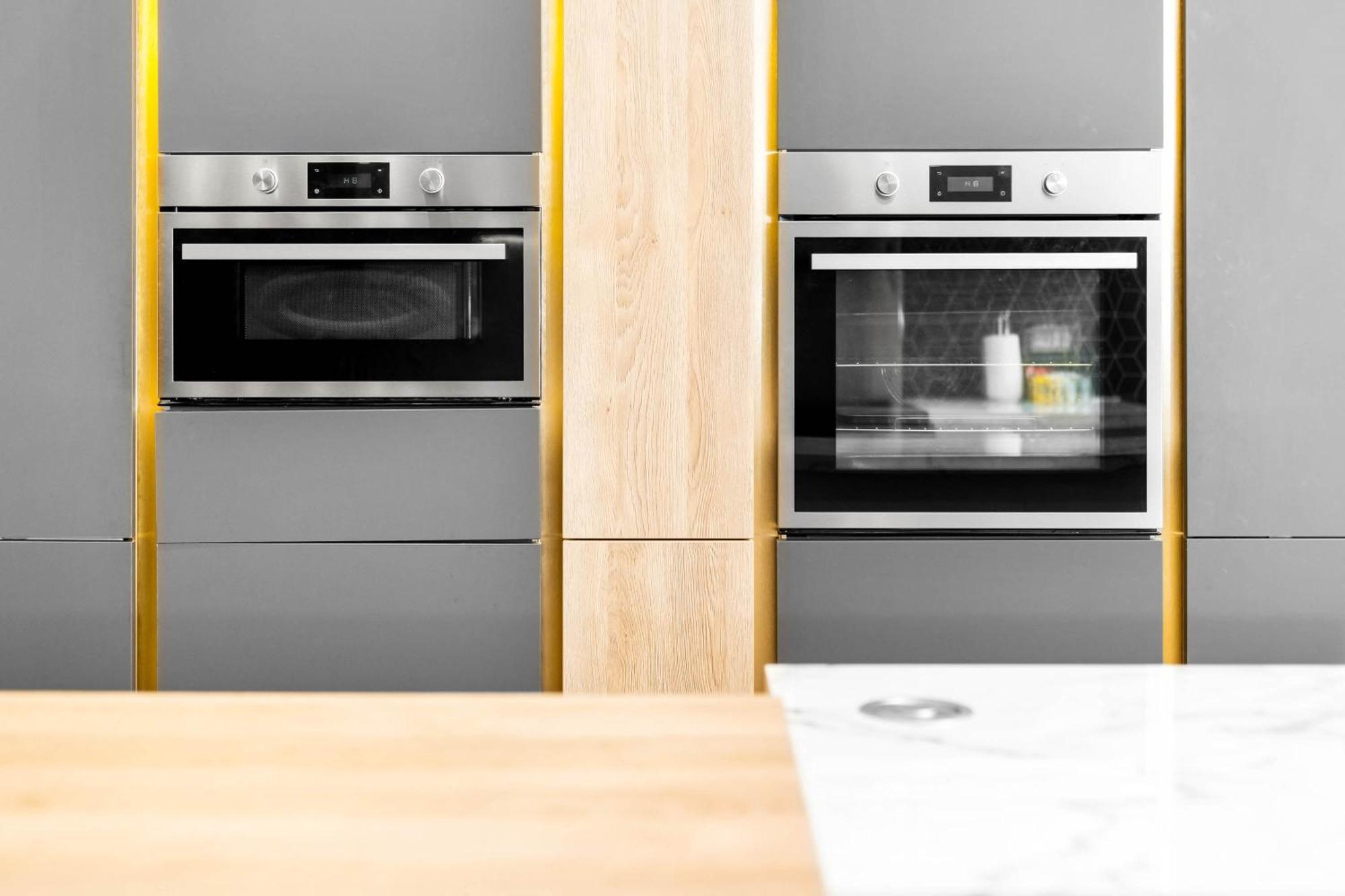Luxury 2 Bedroom - Secure Parking - Near Centre - C6k - Rated - Netflix - Wifi - Smart Tv * Birmingham