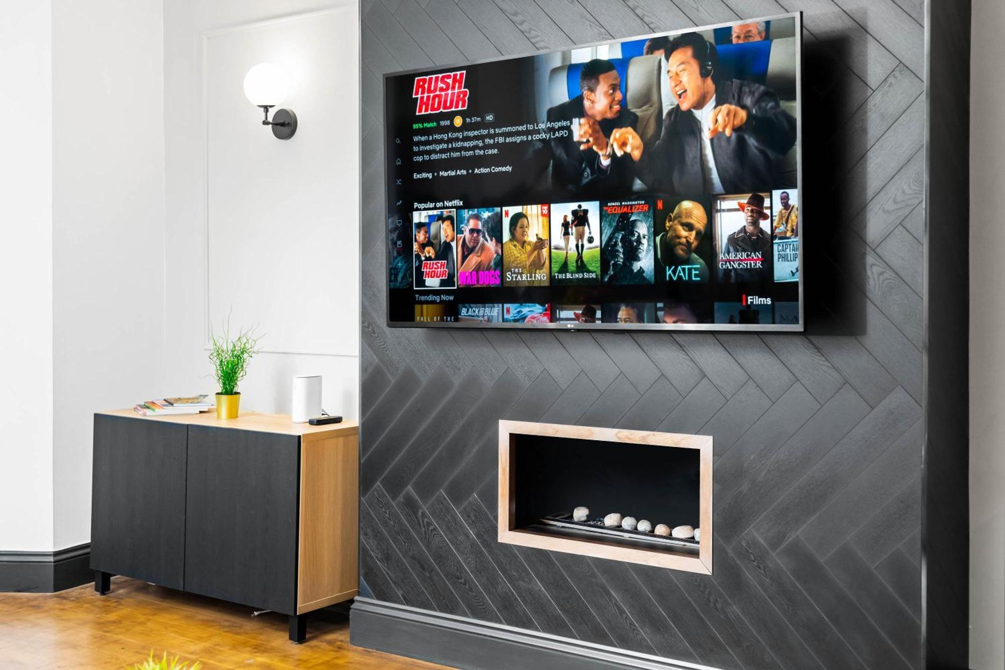 Apartment Luxury 2 Bedroom - Secure Parking - Near Centre - C6k - Rated - Netflix - Wifi - Smart Tv