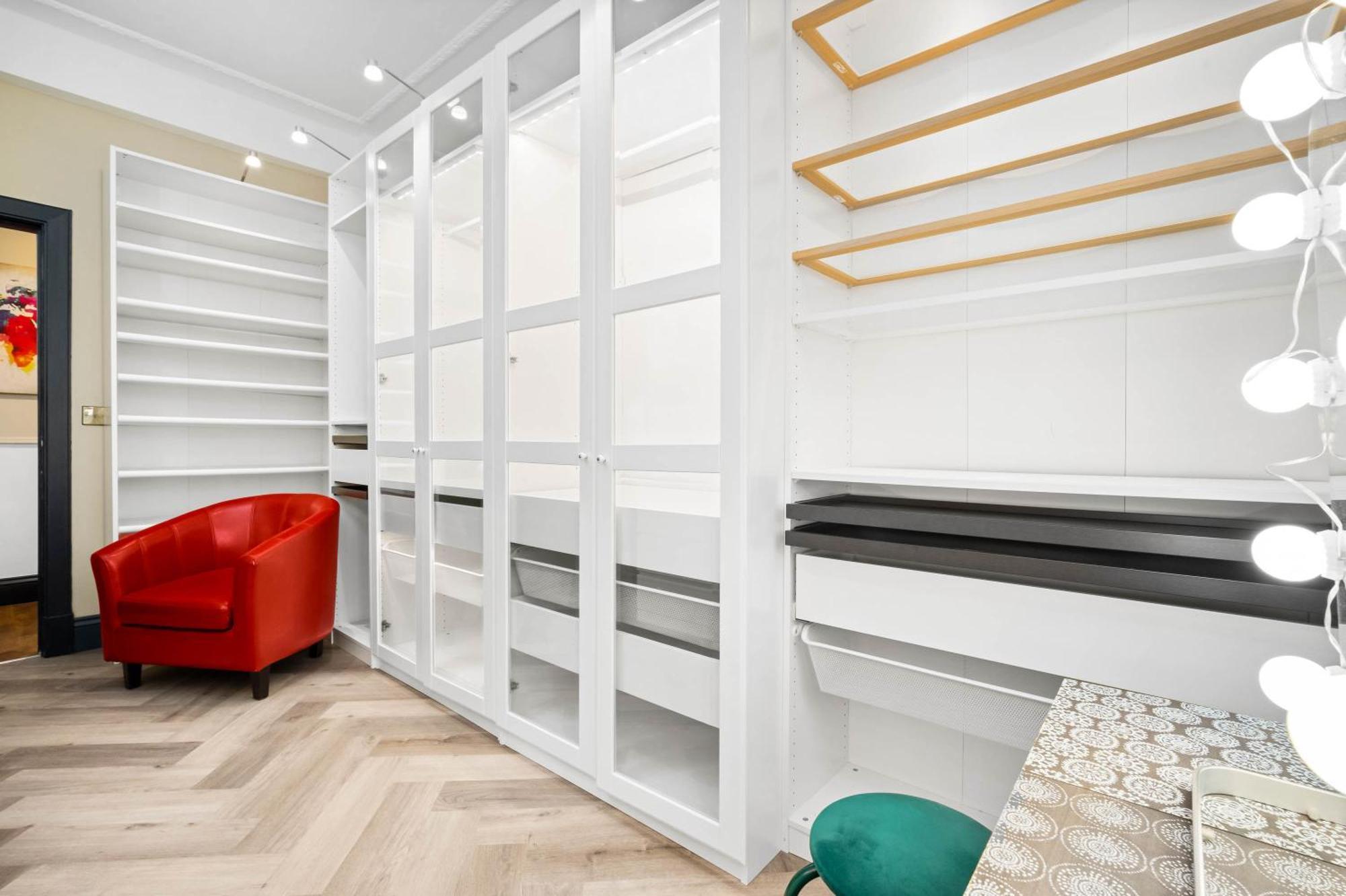 Apartment Luxury 2 Bedroom - Secure Parking - Near Centre - C6k - Rated - Netflix - Wifi - Smart Tv *