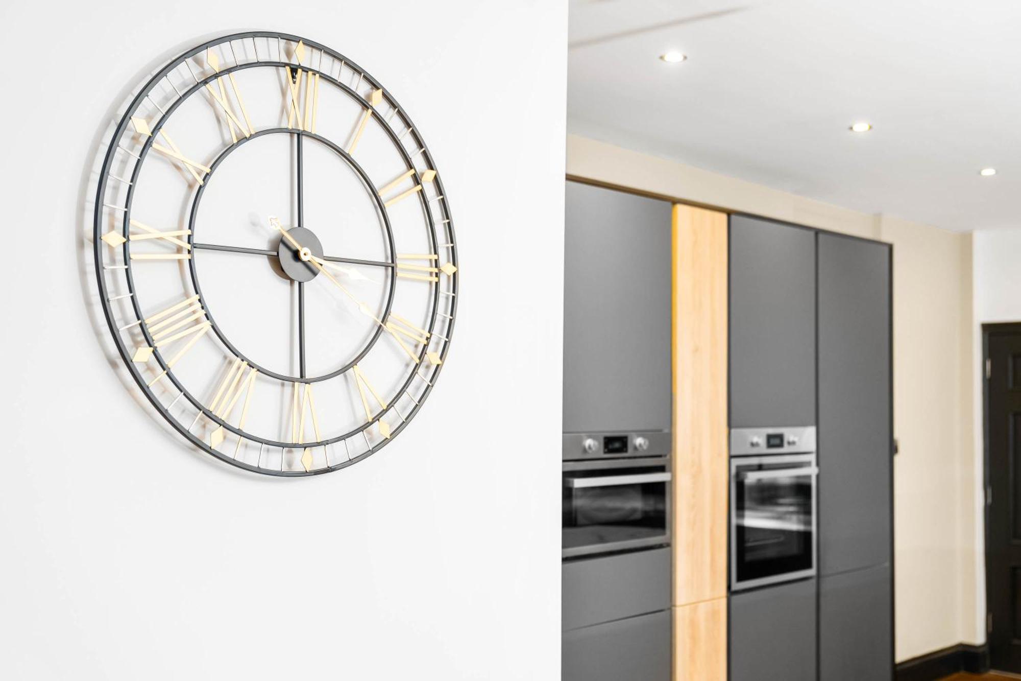 Luxury 2 Bedroom - Secure Parking - Near Centre - C6k - Rated - Netflix - Wifi - Smart Tv Apartment Birmingham