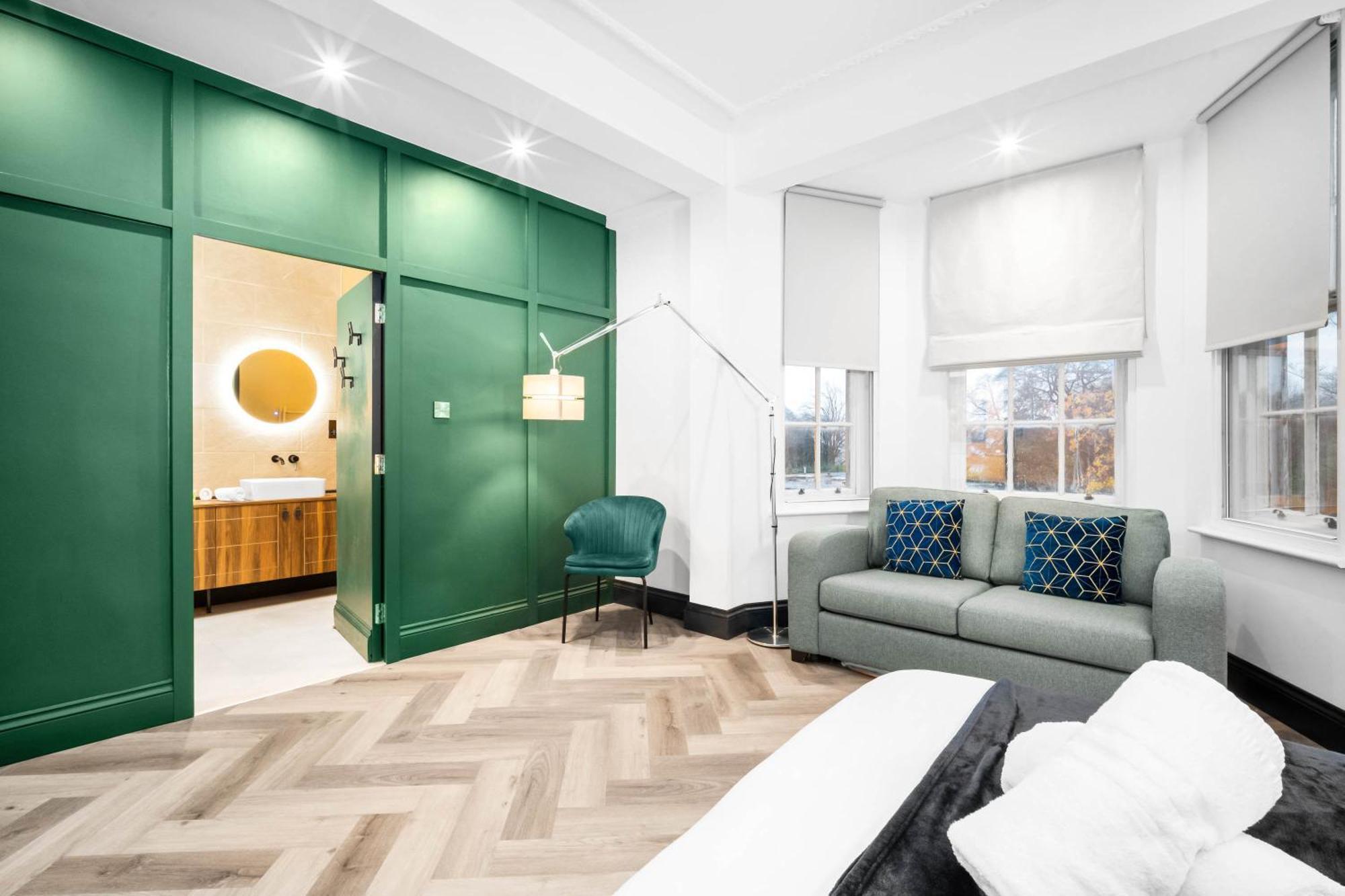 Luxury 2 Bedroom - Secure Parking - Near Centre - C6k - Rated - Netflix - Wifi - Smart Tv * Birmingham