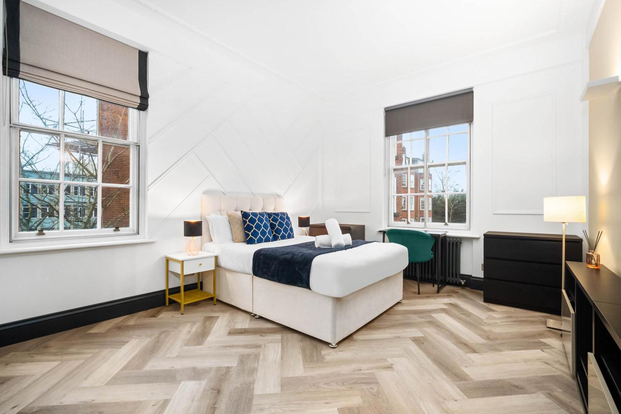 Apartment Luxury 2 Bedroom - Secure Parking - Near Centre - C6k - Rated - Netflix - Wifi - Smart Tv