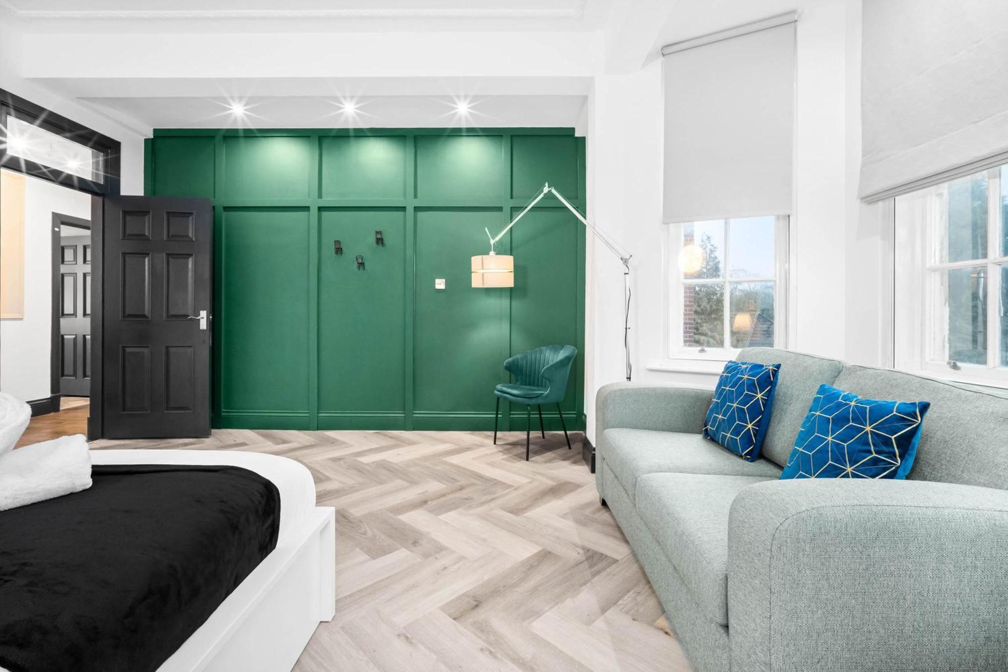 Luxury 2 Bedroom - Secure Parking - Near Centre - C6k - Rated - Netflix - Wifi - Smart Tv Birmingham