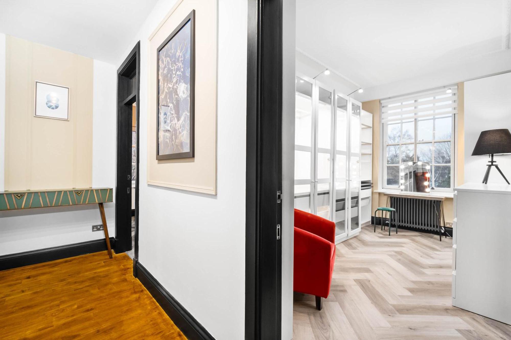Apartment Luxury 2 Bedroom - Secure Parking - Near Centre - C6k - Rated - Netflix - Wifi - Smart Tv *