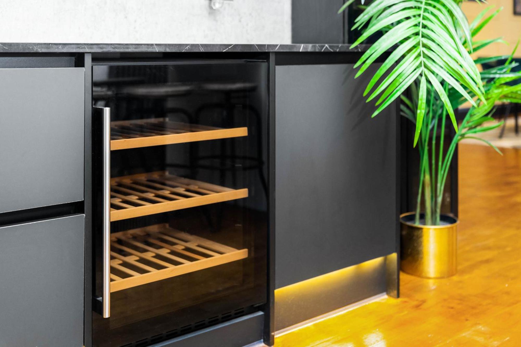 Luxury 2 Bedroom - Secure Parking - Near Centre - C6k - Rated - Netflix - Wifi - Smart Tv * Birmingham