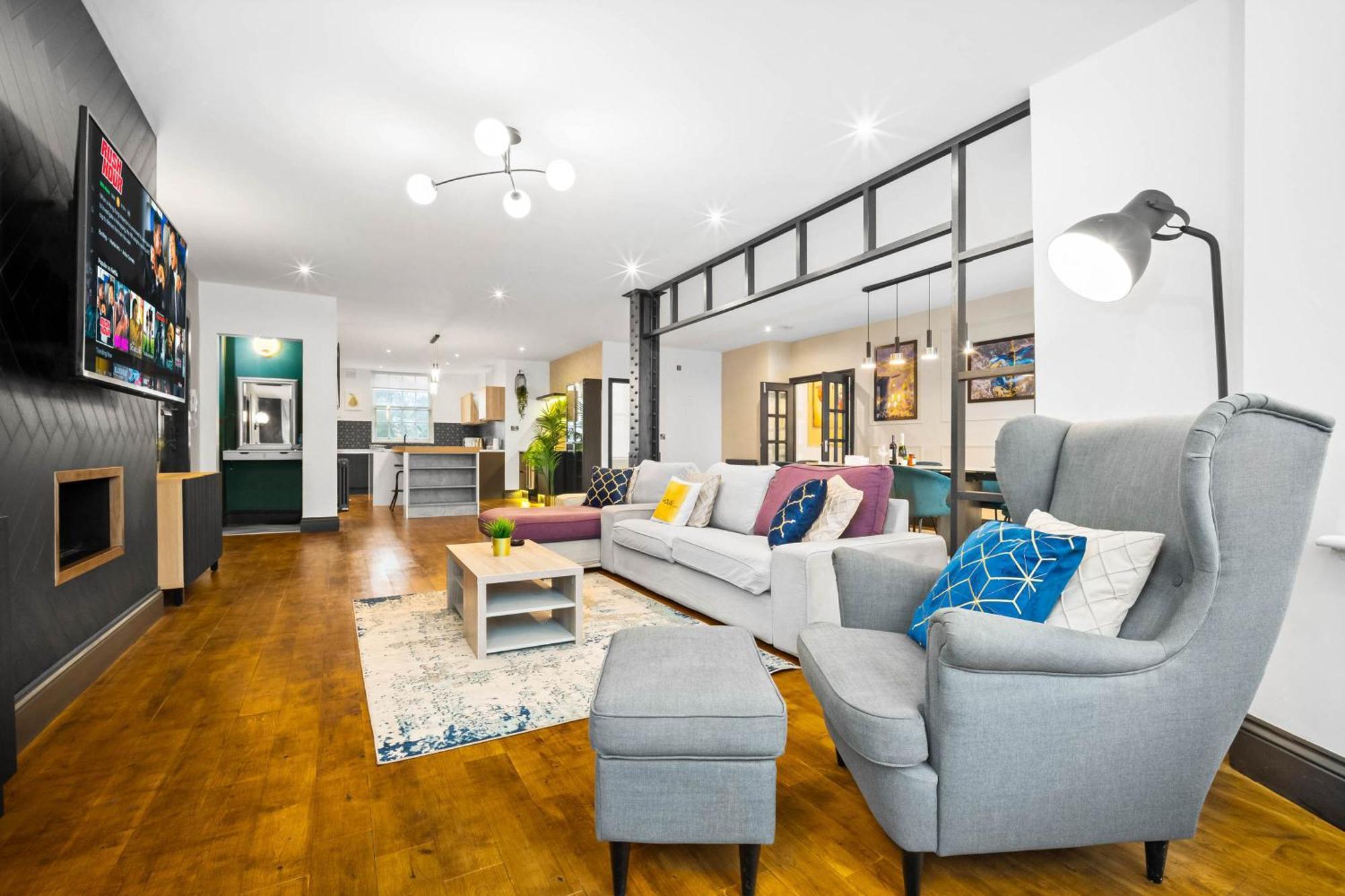 Luxury 2 Bedroom - Secure Parking - Near Centre - C6k - Rated - Netflix - Wifi - Smart Tv Apartment Birmingham