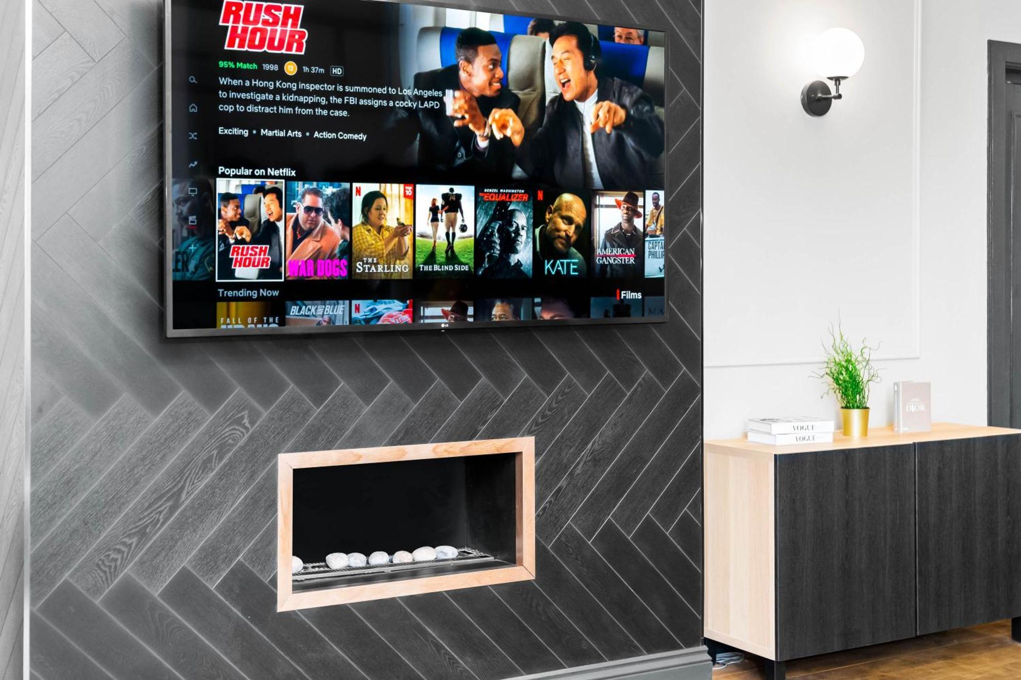 Apartment Luxury 2 Bedroom - Secure Parking - Near Centre - C6k - Rated - Netflix - Wifi - Smart Tv *
