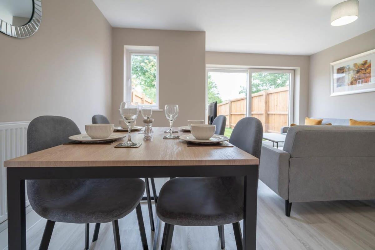 Cosy 3 Bedroom In With Garden Holiday home