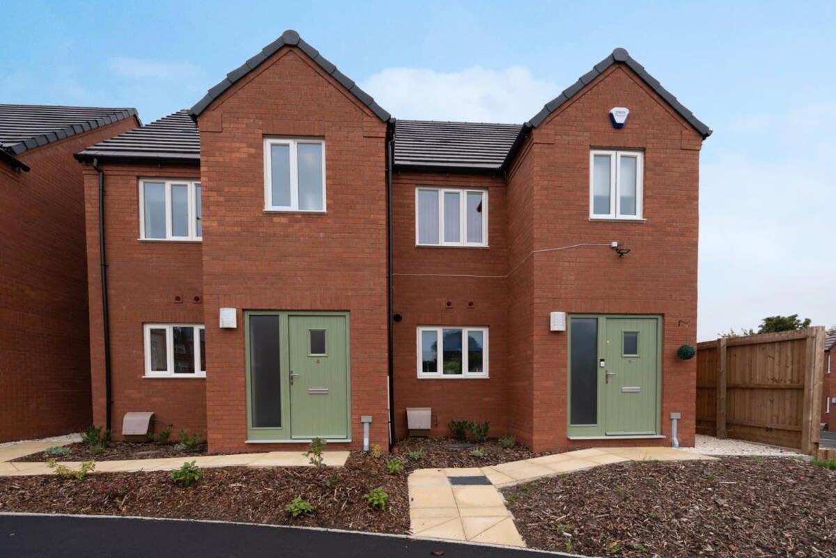 Cosy 3 Bedroom In With Garden