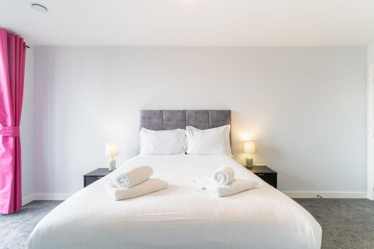 Contemporary 1 Bed Apartment *