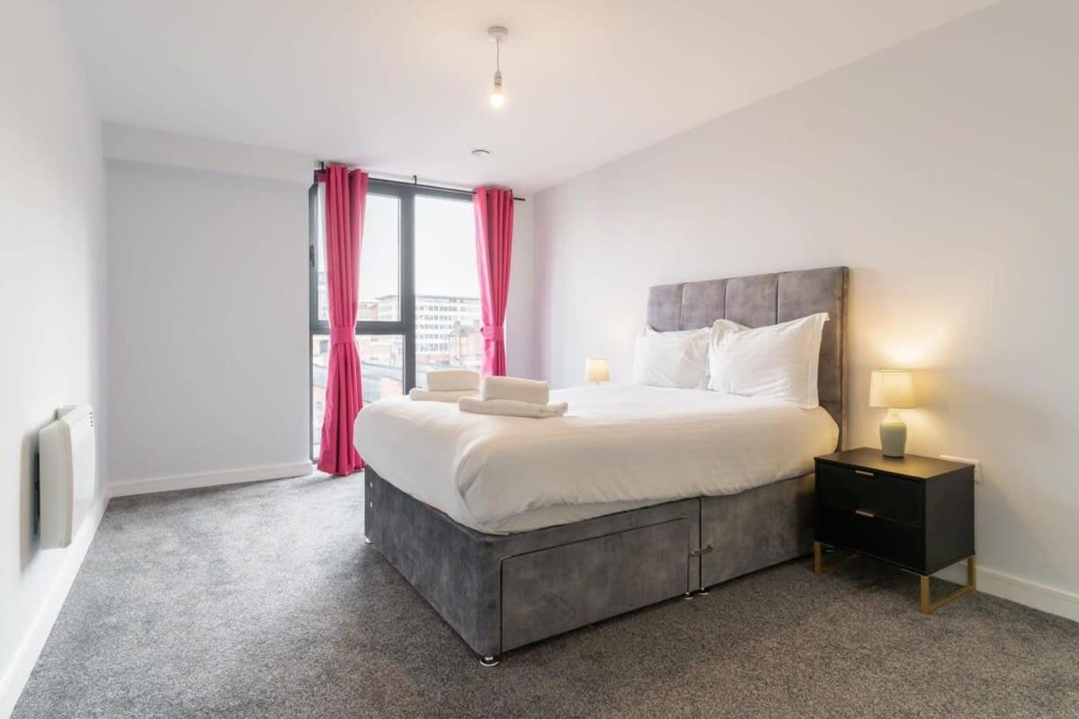 Contemporary 1 Bed Apartment Birmingham