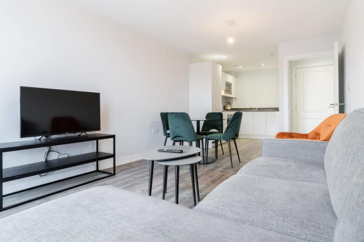 Contemporary 1 Bed Apartment Birmingham