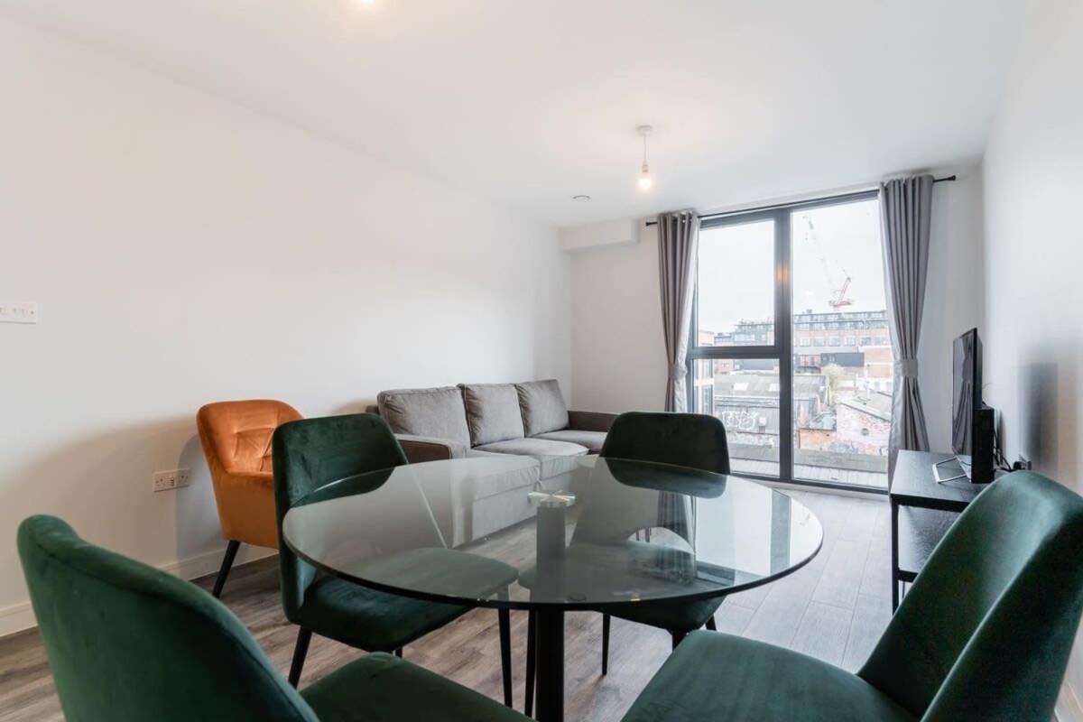Contemporary 1 Bed Apartment Birmingham