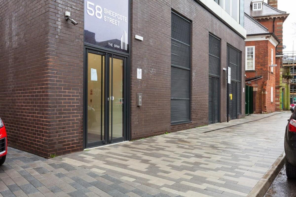 Stunning Modern 1br Flat In *