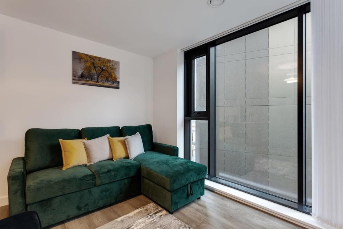 Stunning Modern 1br Flat In *