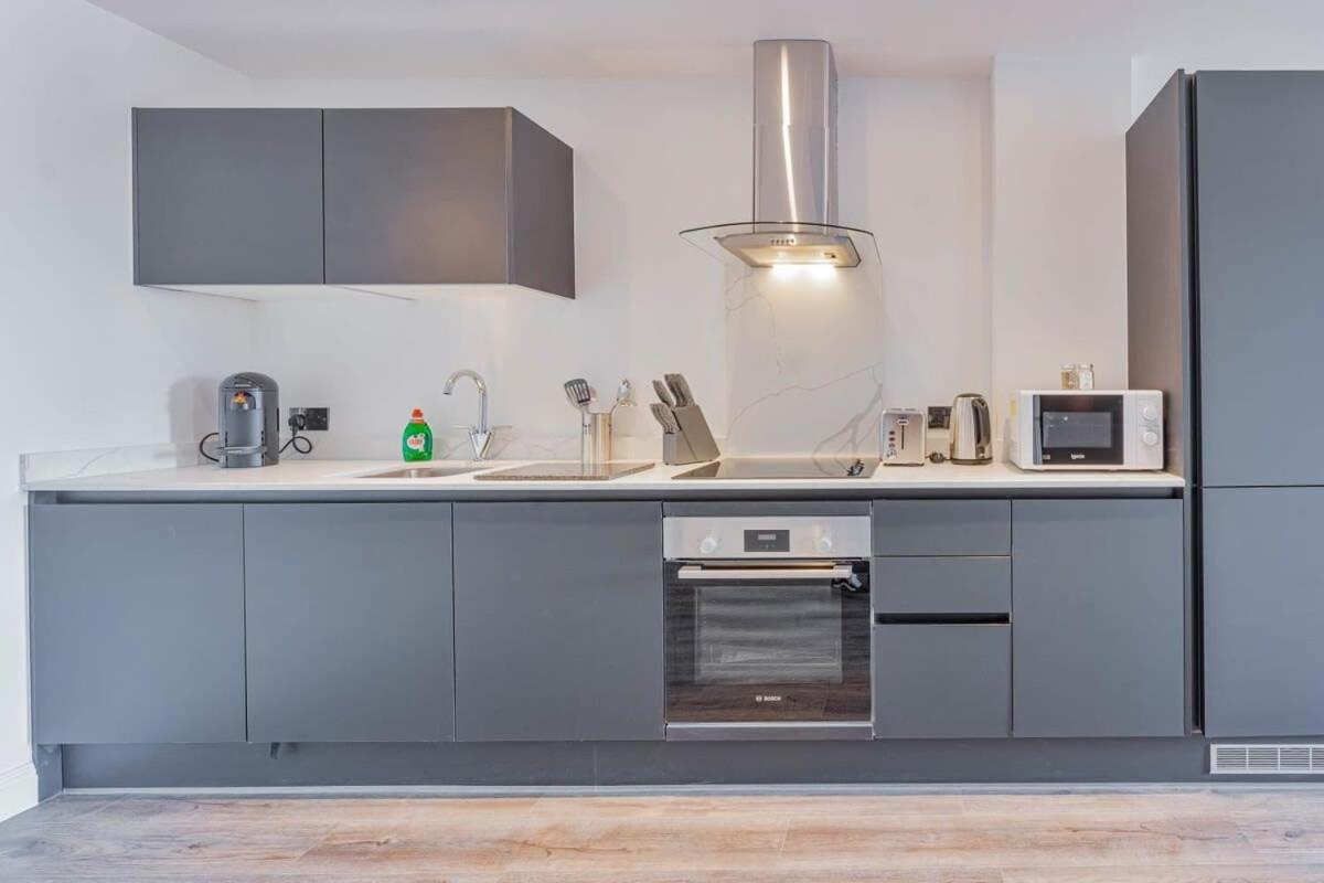 Spacious 2 Bedroom In Apartment Birmingham