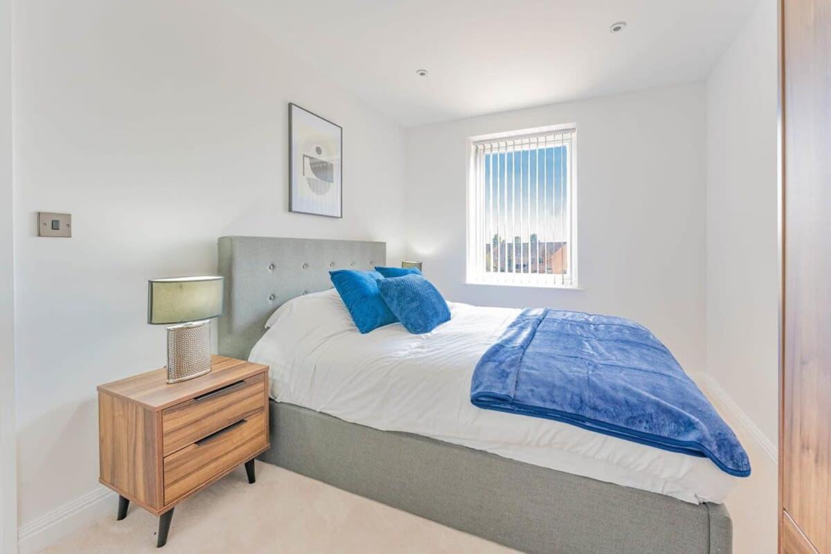 Spacious 2 Bedroom In Apartment Birmingham