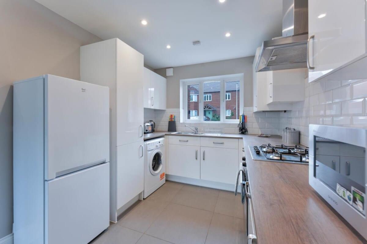 Spacious 3 Bedroom House With Garden In Holiday home