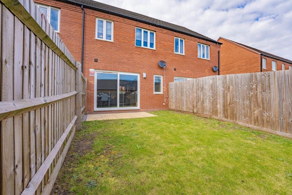 Spacious 3 Bedroom House With Garden In * Birmingham