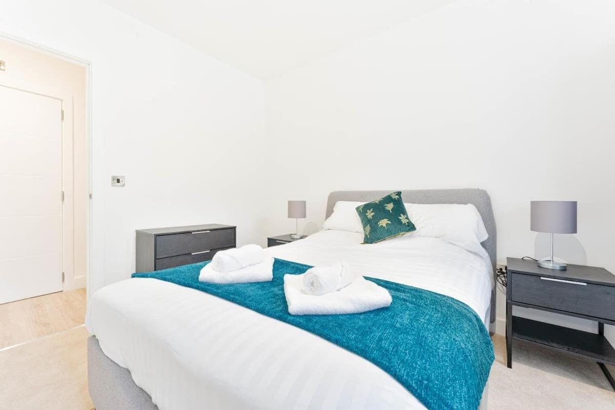 Modern And Stylish 2 Bed In Solihull