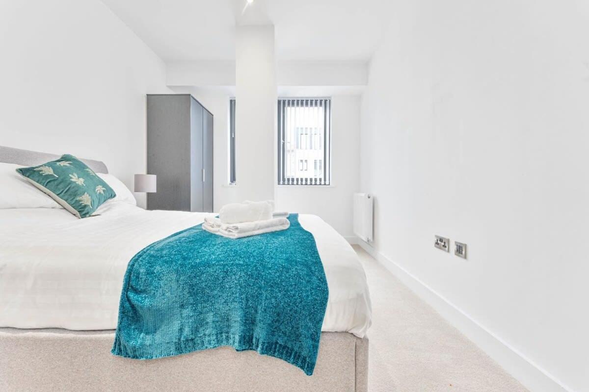 Modern And Stylish 2 Bed In Solihull *
