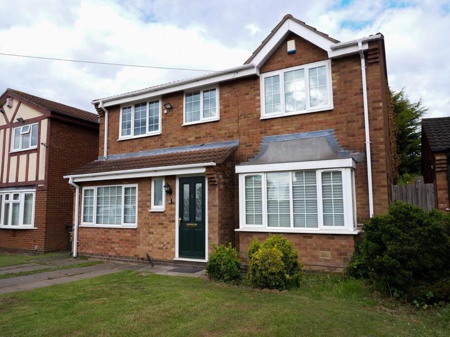 Cosy Four Bed With En-suite Near To Nec Airport And The