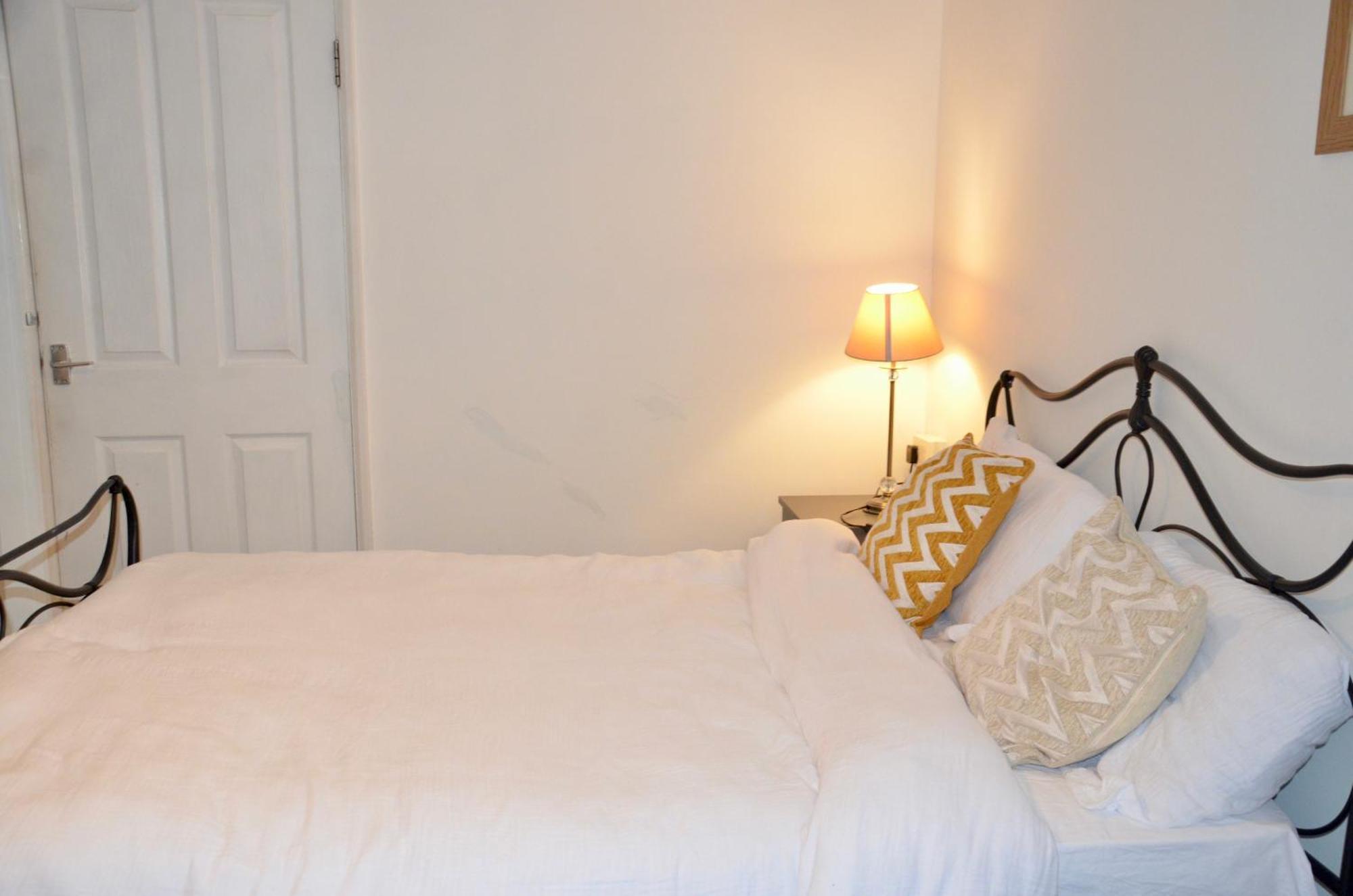 2 Bed With Well Equipped Kitchen Perfect For Group Or Family Apartment Birmingham