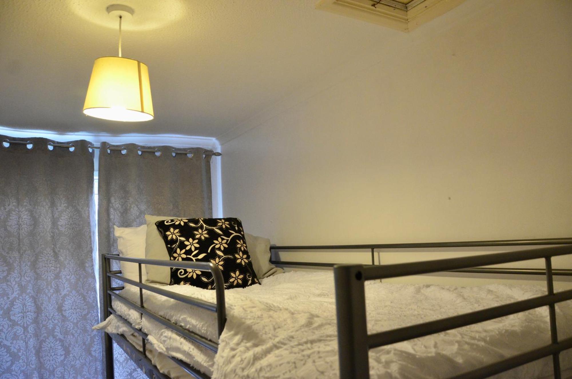 2 Bed With Well Equipped Kitchen Perfect For Group Or Family Birmingham