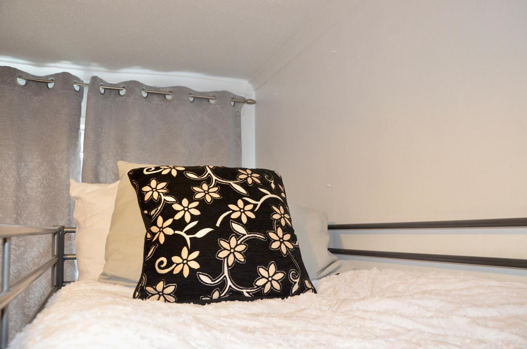 Apartment 2 Bed With Well Equipped Kitchen Perfect For Group Or Family *