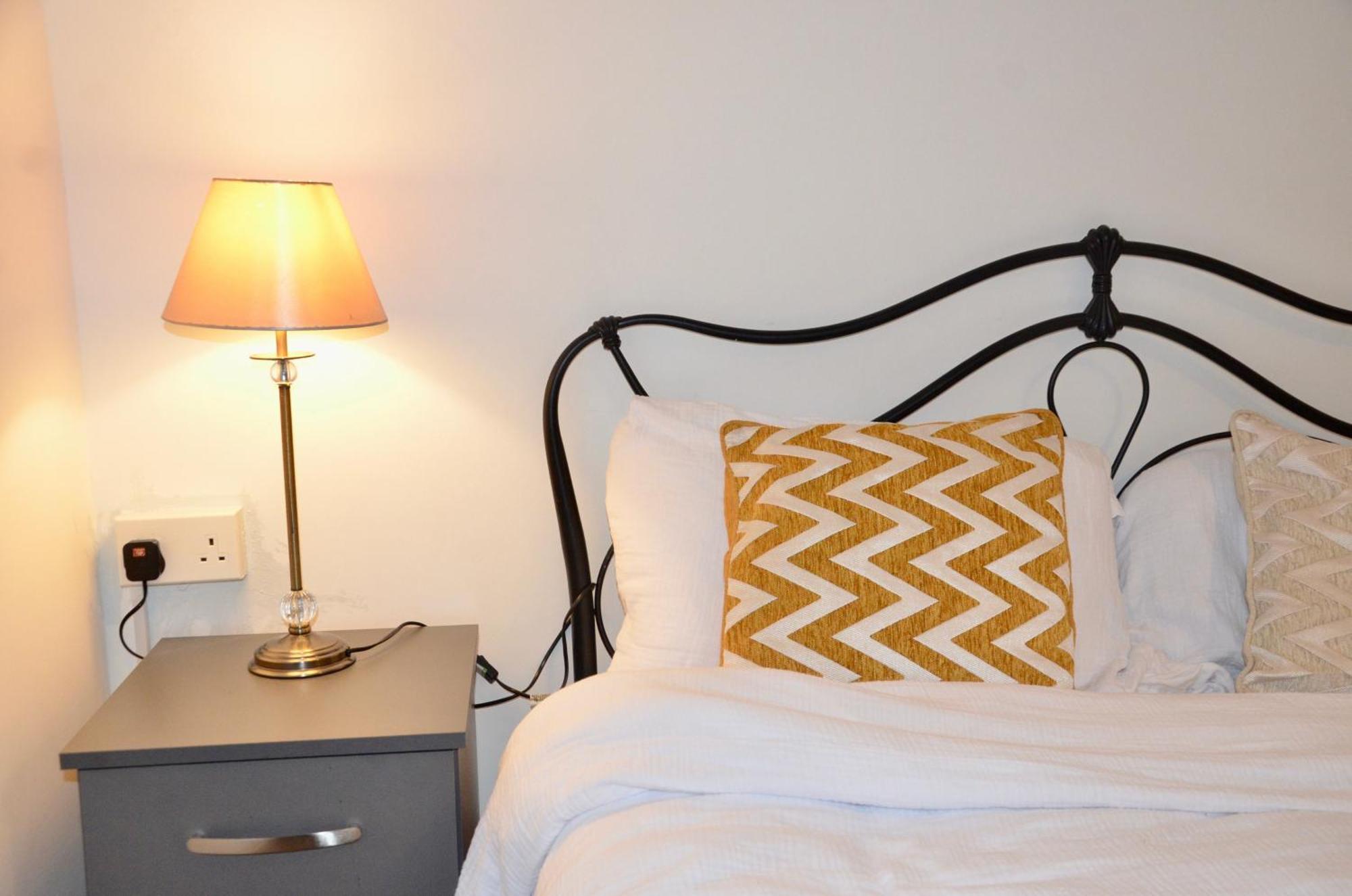 2 Bed With Well Equipped Kitchen Perfect For Group Or Family Birmingham