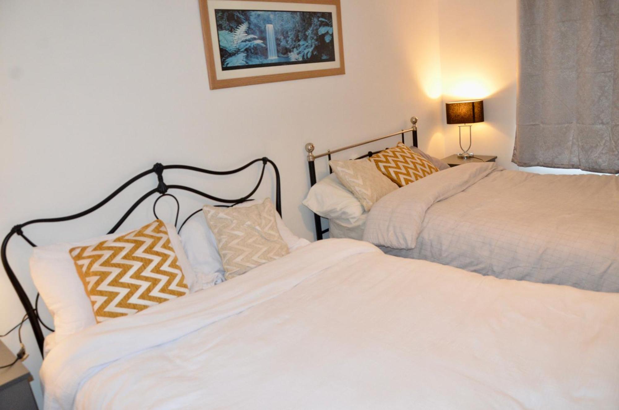2 Bed With Well Equipped Kitchen Perfect For Group Or Family
