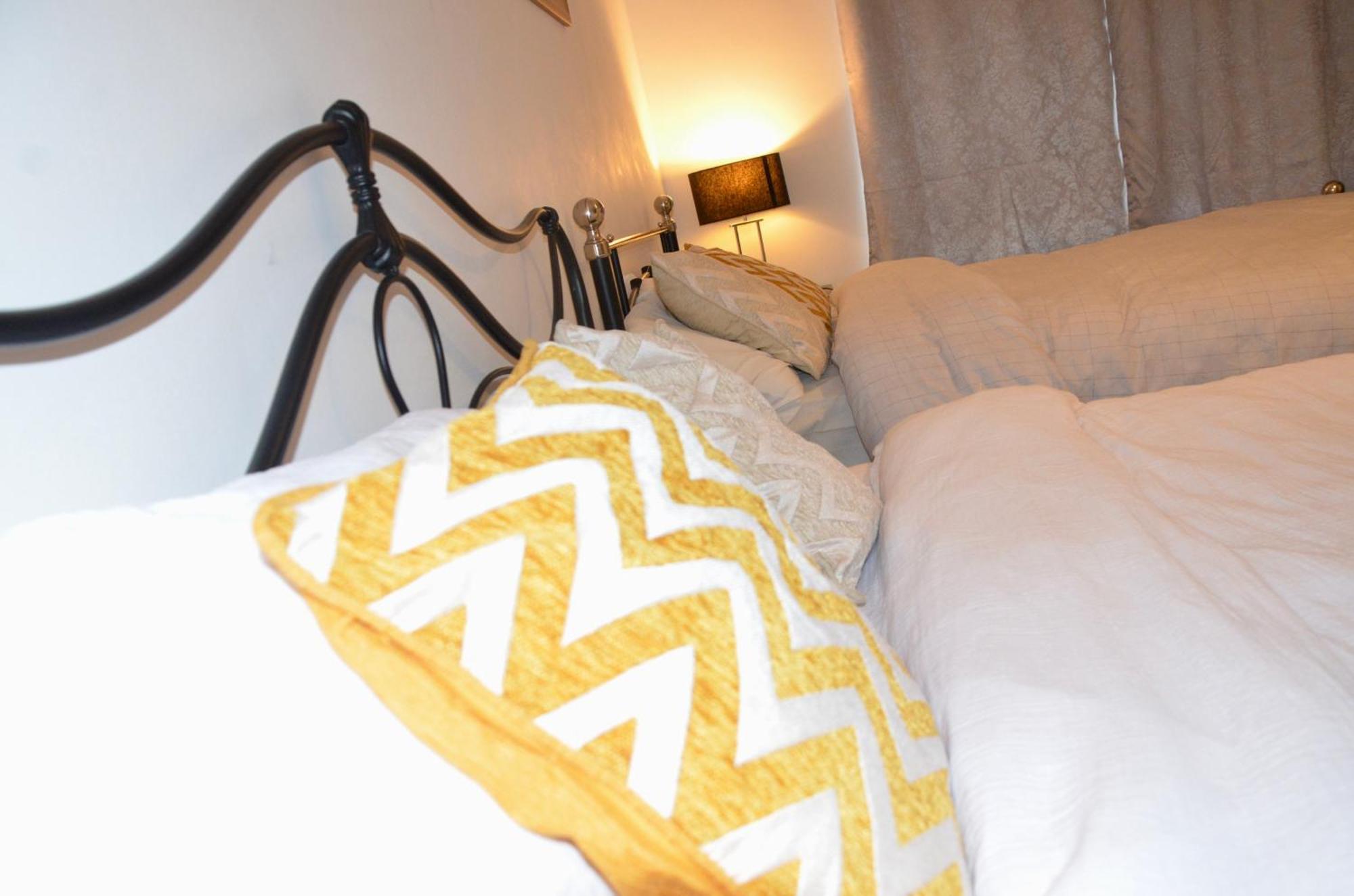 2 Bed With Well Equipped Kitchen Perfect For Group Or Family *