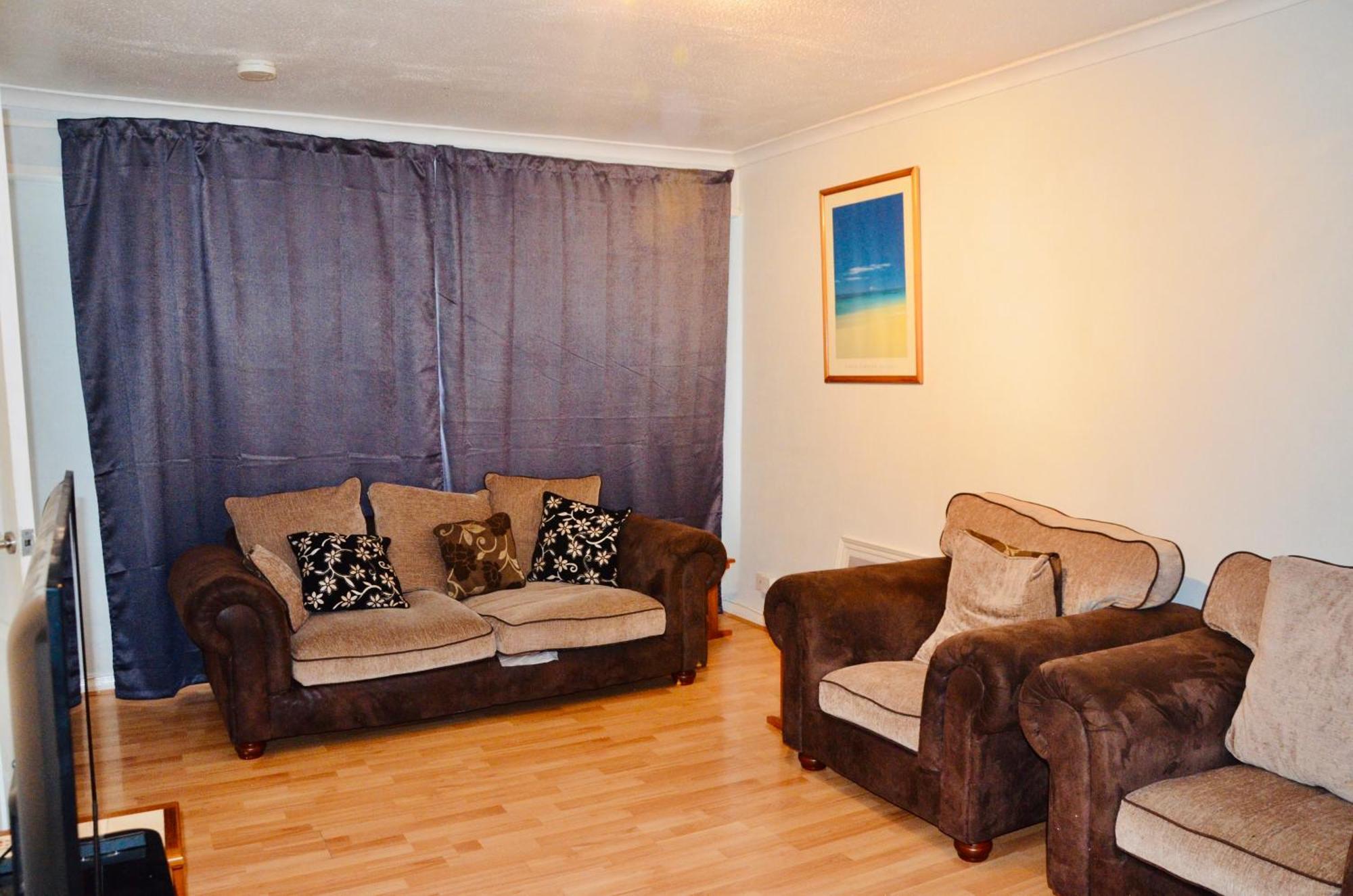2 Bed With Well Equipped Kitchen Perfect For Group Or Family Apartment