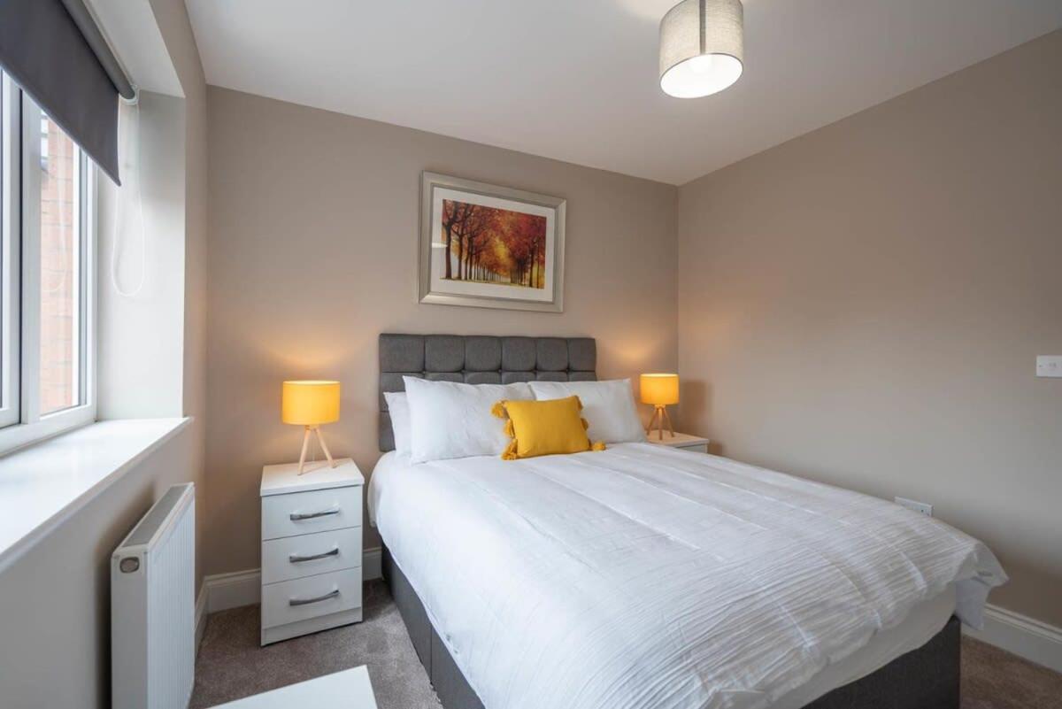Fantastic 3br House In With Garden Birmingham