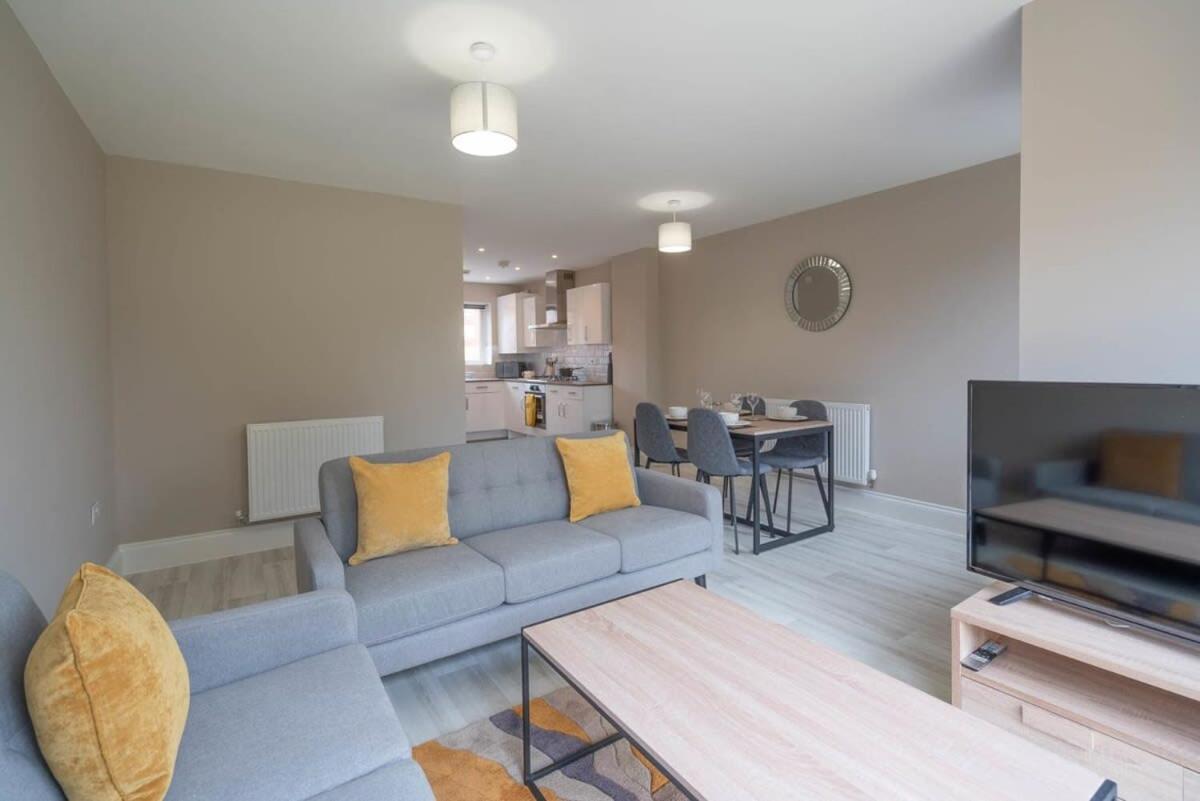 Fantastic 3br House In With Garden Birmingham